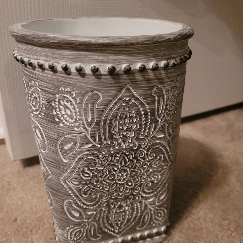 Utensil holder and napkin holder